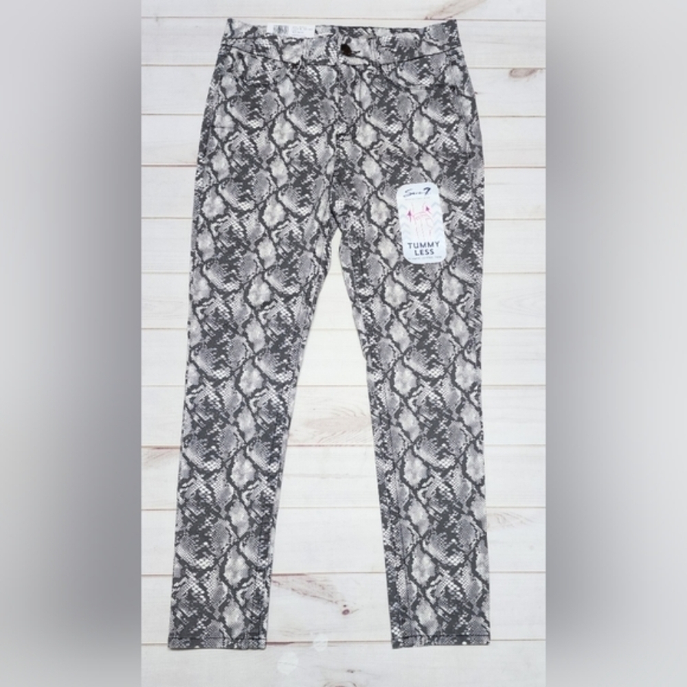 Seven7 Women's Tummyless High Rise Skinny Snake Print Jean Size 8 - New With Tag
